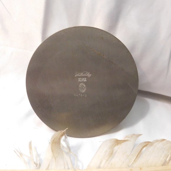 Antique STIEFF PEWTER WILLIAMSBURG 3 HOLE INK WELL WITH 3 FEATHER QUILLS - Picture 4 of 9